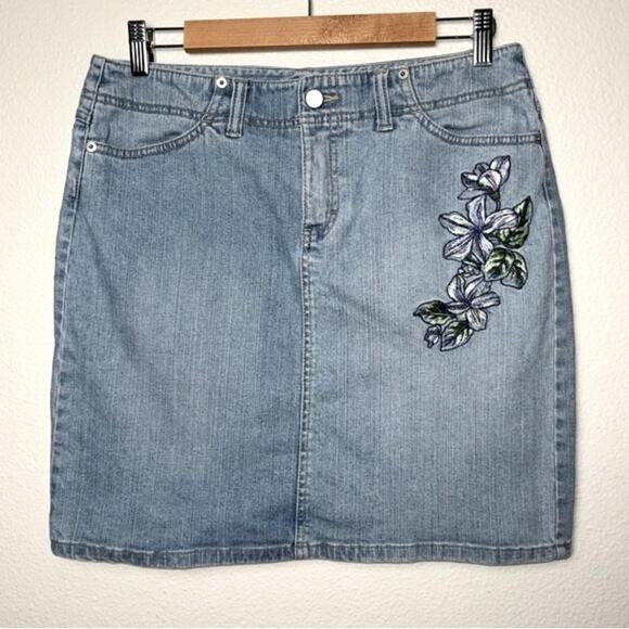Loft Jean Denim mini skirt Women's Size 4 Blue Medium Wash Flower Embroidery y2k - Picture 5 of 13